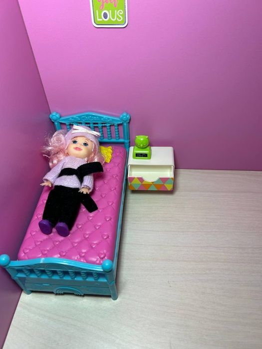 Оригінальні набори меблів Barbie Mattel з ляльками