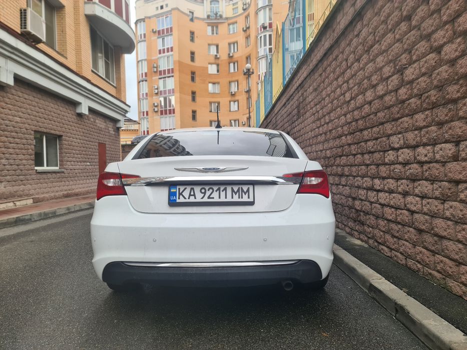 Продам свіжу автівку Крайслер 200 2014 року