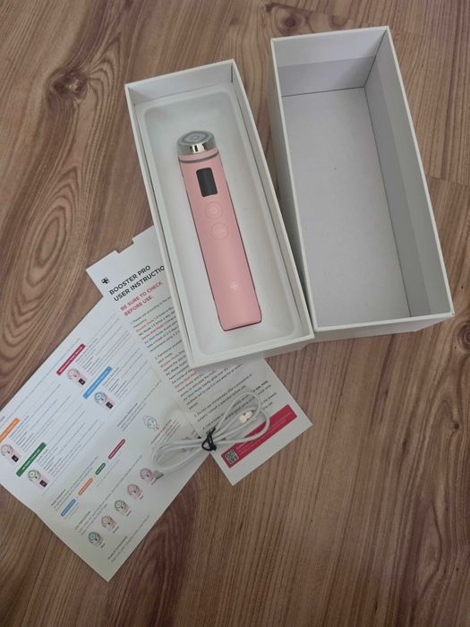 Medicube AGE-R Booster Pro pink