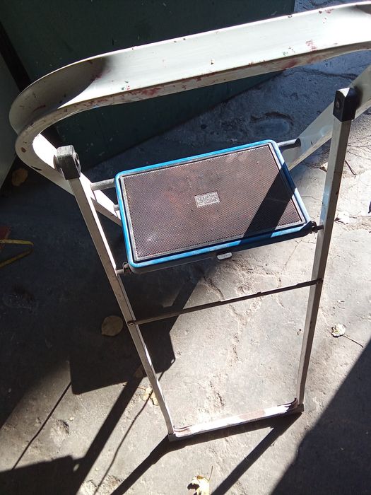 Escadote Lidl robusto.