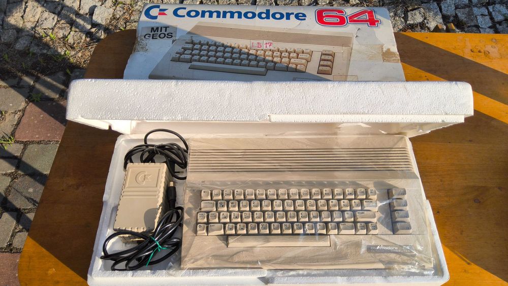 Commodore C64, stan bardzo dobry, mało używany