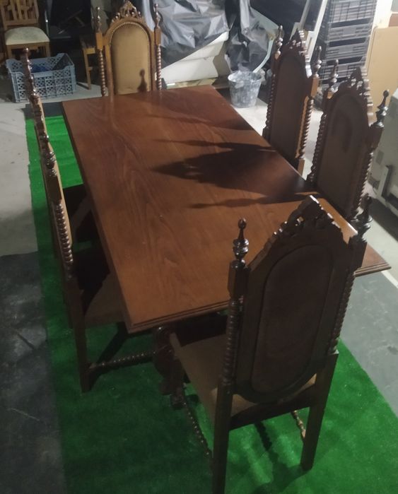 Mesa de jantar antiga