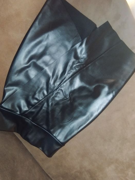 Шкіряна спідниця