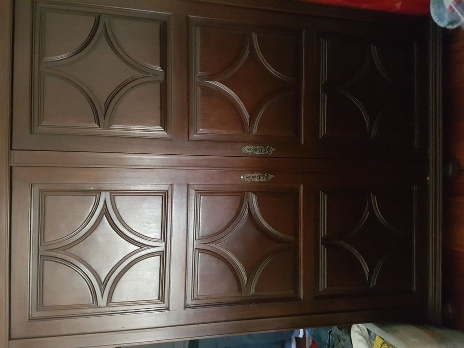 Mobília solteiro castanho maciço