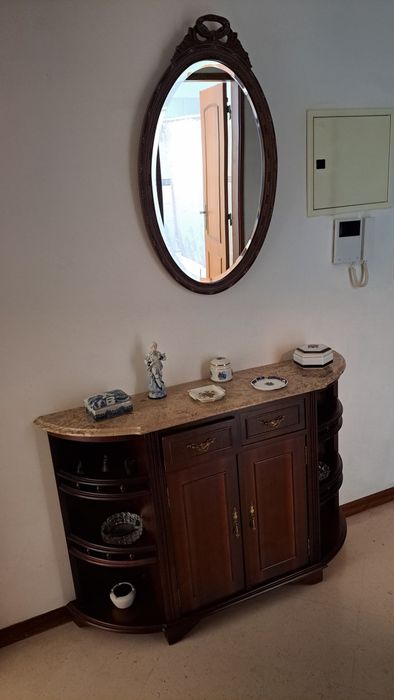 Mesa sapateira tampo em marmore e espelho