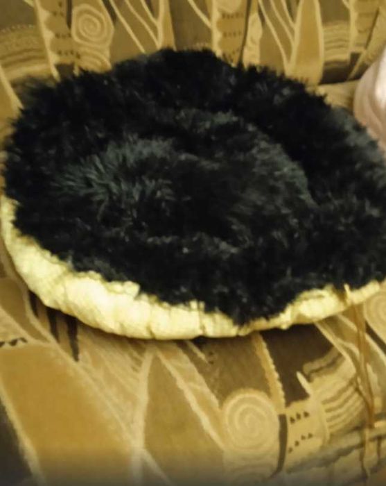 Лежанки для котов или мелких собачек.