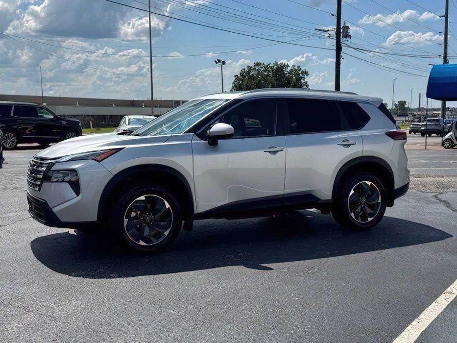 Nissan Rogue SV      2025