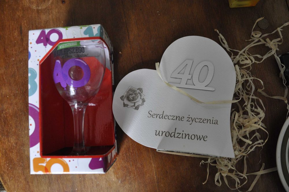 40-tka 40 urodziny kieliszek oraz serce na stopce