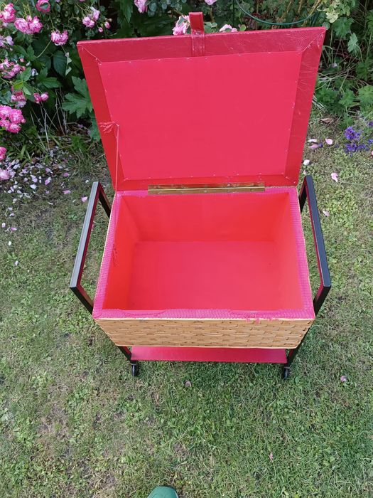 Półka na kółkach