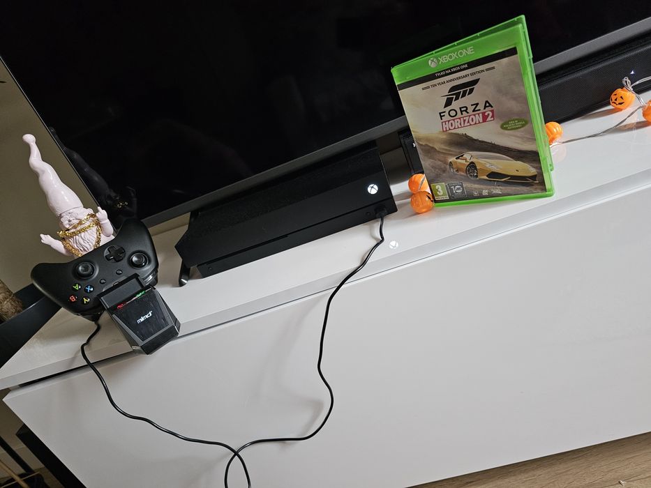 Sprzedam xbox one x 1tb
