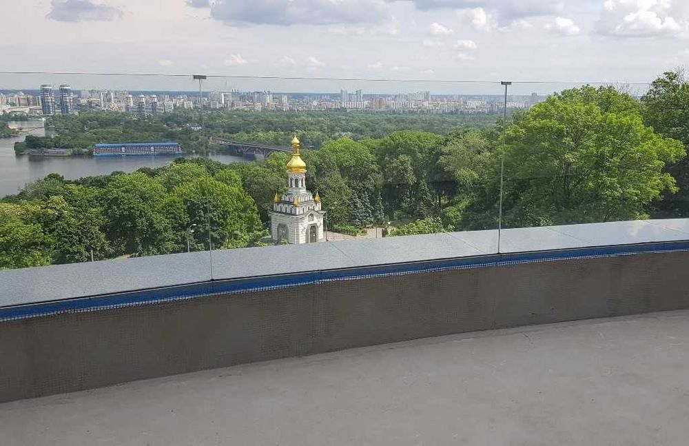 Продам (398м2)вид на Дніпро,квартира з терасою  на Мазепи 11б