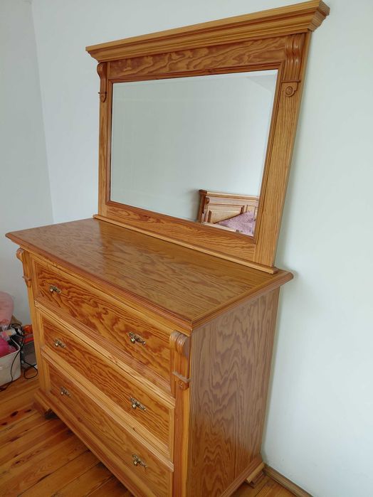 Drewniany komplet meblowy