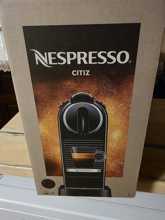 Máquina de café Nespresso Citiz Preta