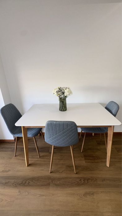 Mesa com 3 cadeiras - nova