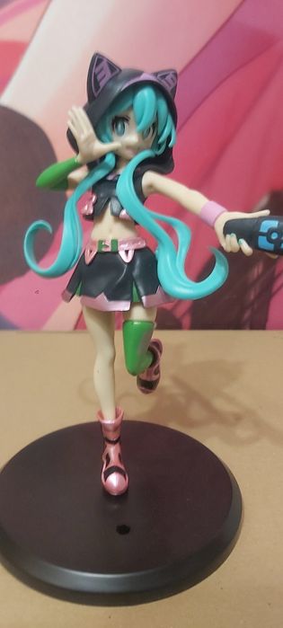 Figurka anime hatsune miku kotek 

Wysokość 17.5 cm