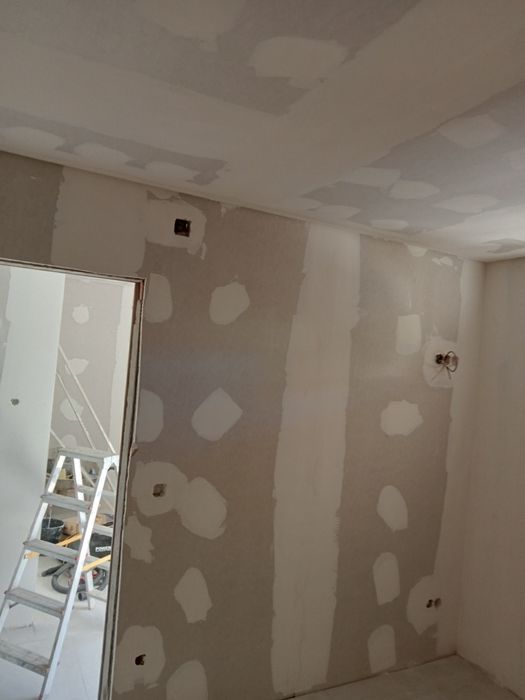 Restauros e manutenção.