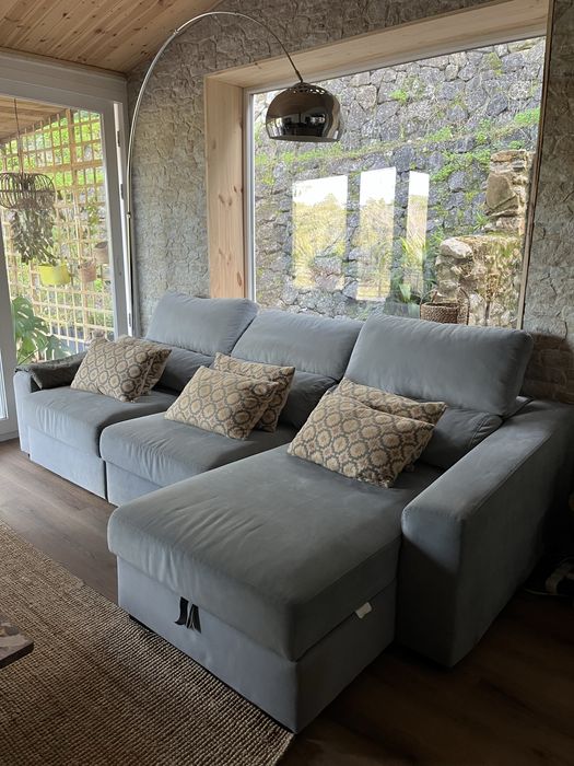 Sofá cama com chaise longue reversível e encosto reclinável