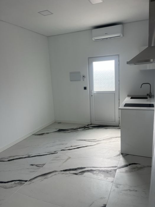 Aluga-se studio,novo!