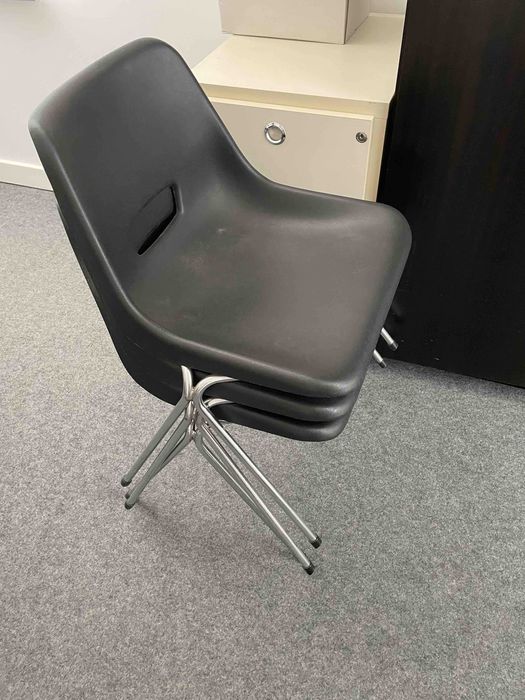 Cadeiras empilhaveis 9 unidades