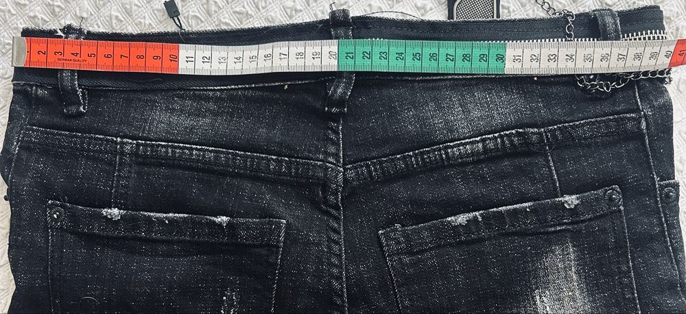 Spodnie Dsquared2 czarne nakrapiane super stretch