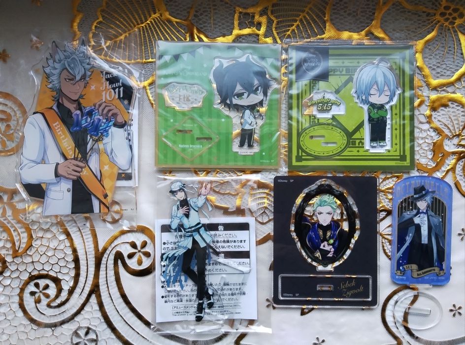 Мерч «Twisted Wonderland» (див. усі фото) | значки, брелоки та інше