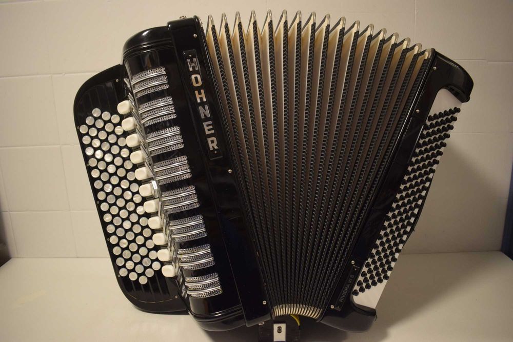 Acordeao Hohner Riveira IV S. 4 voz 120 baixos N 342