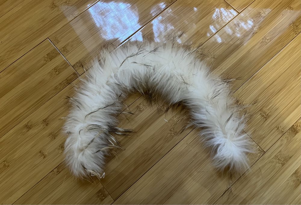 Білий єнот опушка