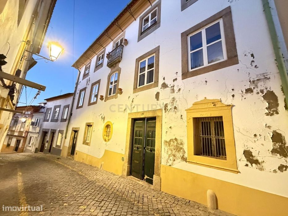 Segundo Piso de Edifício Apalaçado no Centro Histórico de Portalegre