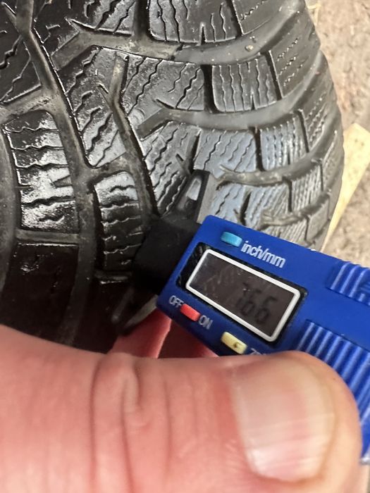 Шини 205/55 R17 резина майже нова всесезон