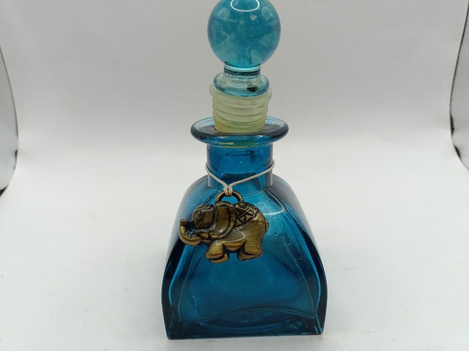 Szklana butelka karafka do łazienki na toaletkę słoń