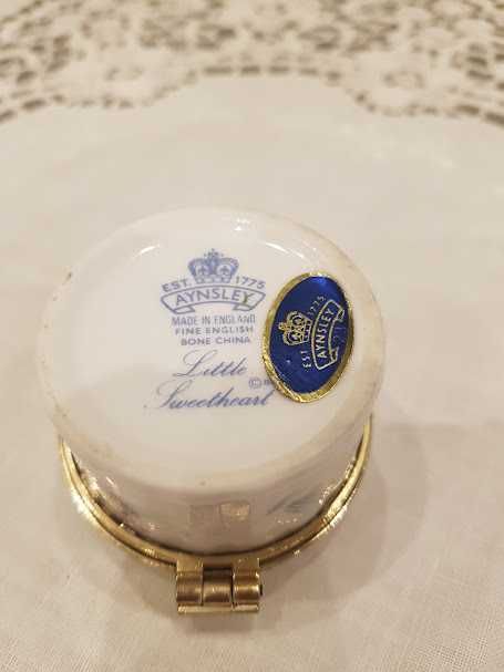 Puzderko (szkatułka), porcelana kostna Aynsley England.