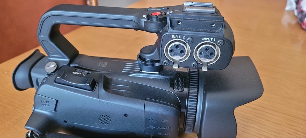 Canon XA60 4K Camcorder Pro - Como Nova (C/ Pega XLR e Caixa)