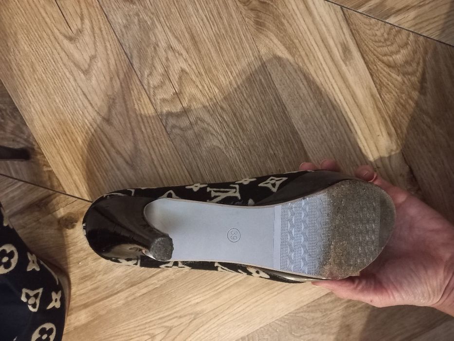 Buty damskie eleganckie półbuty na obcasie 39