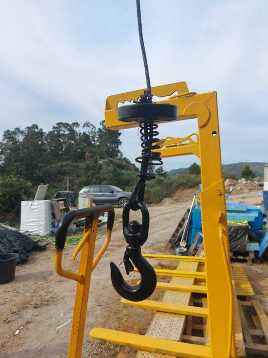 Guincho/Grua Elétrico com Tripé – Capacidade 300Kg