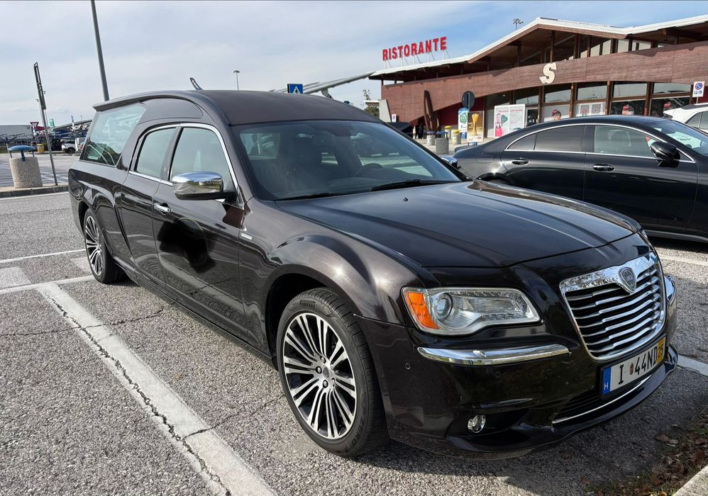 Karawan pogrzebowy Lancia Thema Zanardo