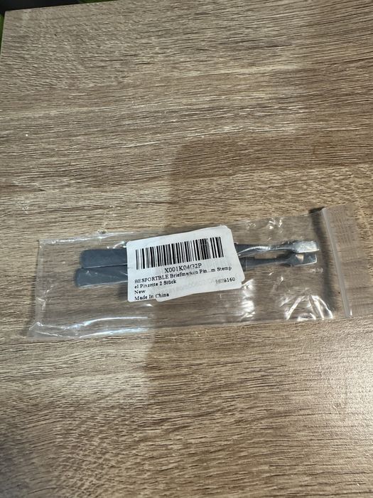 pęset wykonanych ze stali nierdzewnej