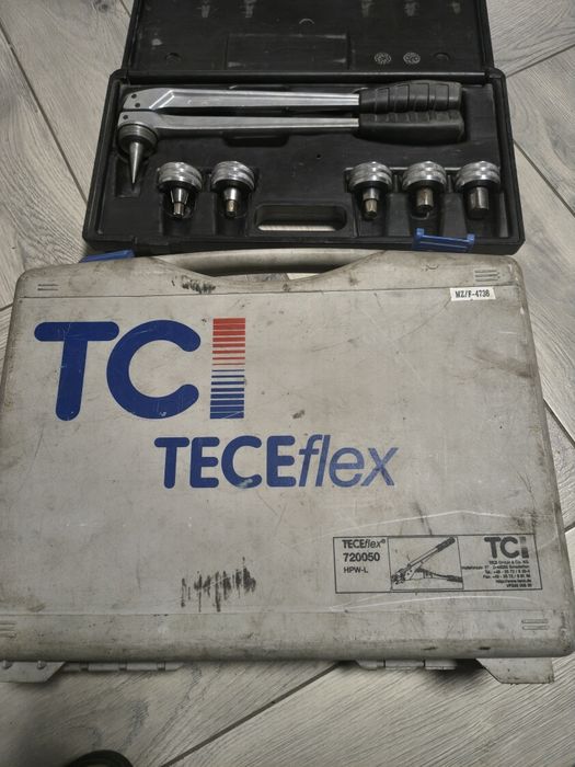 Zaciskarka TECE flex