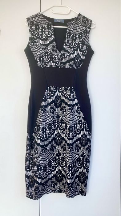 Wyszczuplajaca sukienka