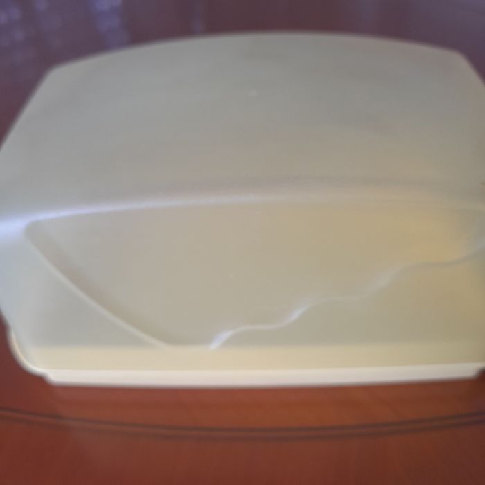 Tupperware Butter Dish/Cheese Dish503227064465510400