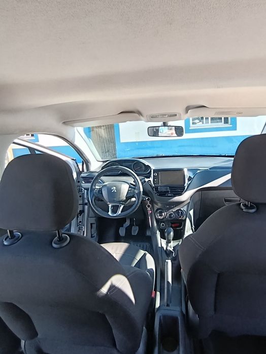 Peugeot 208 1.2 Gasolina 2013 – 123 mil km – Muito estimado