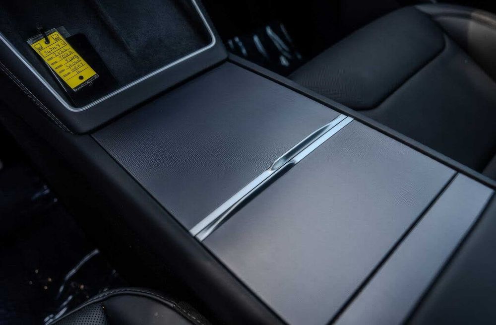 Tesla Model Y Long Range      2026