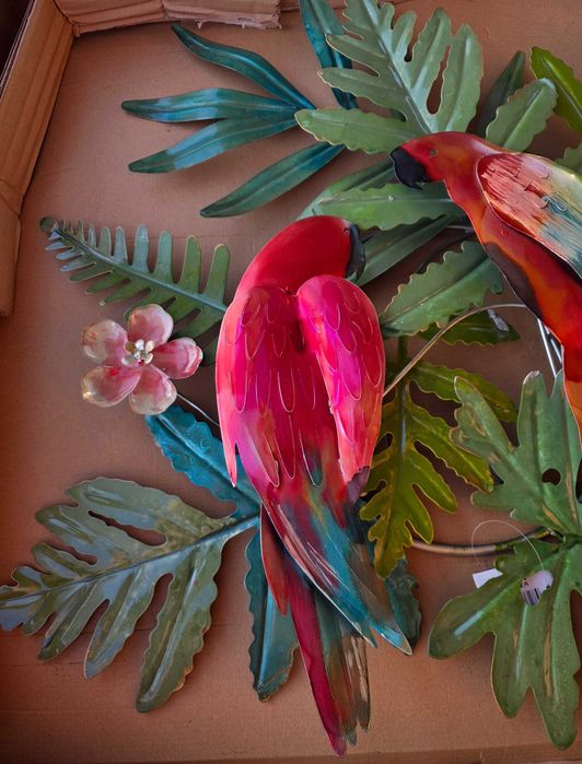 Decoração de parede em metal tropical papagaios grande 75x65