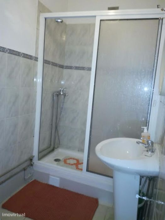 Quarto - localizado em Arroios Lisbon
