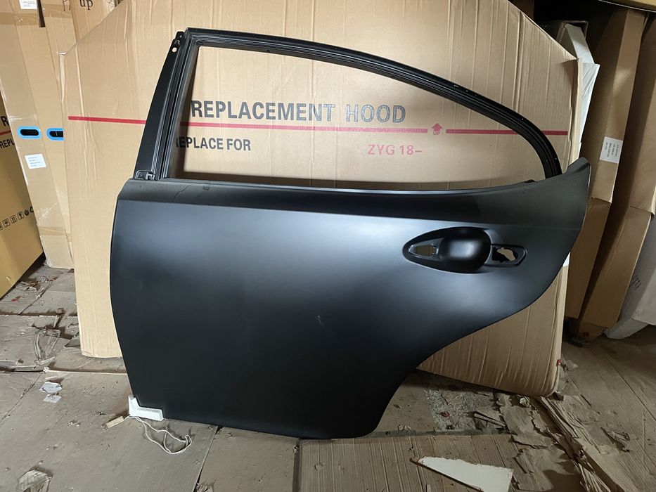 Дверь Lexus es Лексус задняя