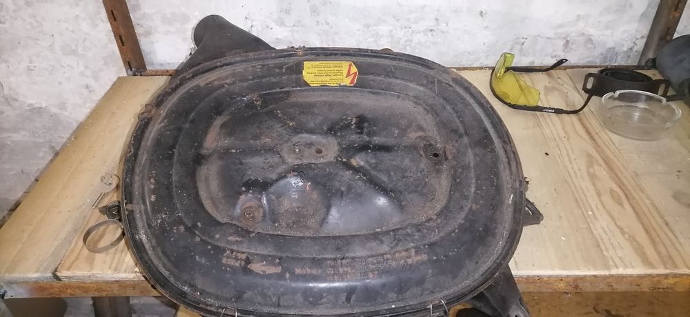 Корпус повітряного фільтру Мерседес м102