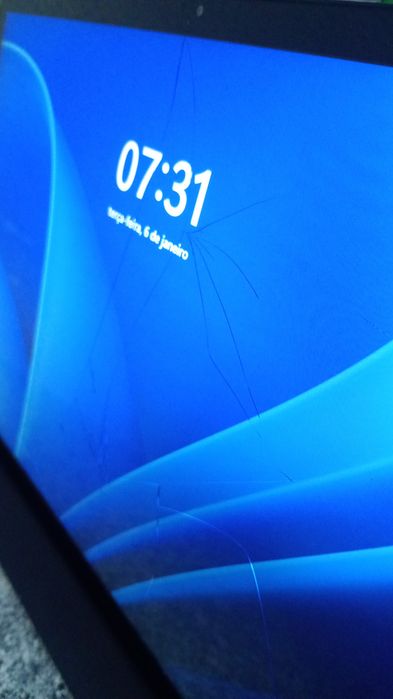 Portátil em bom estado mas com alguns riscos