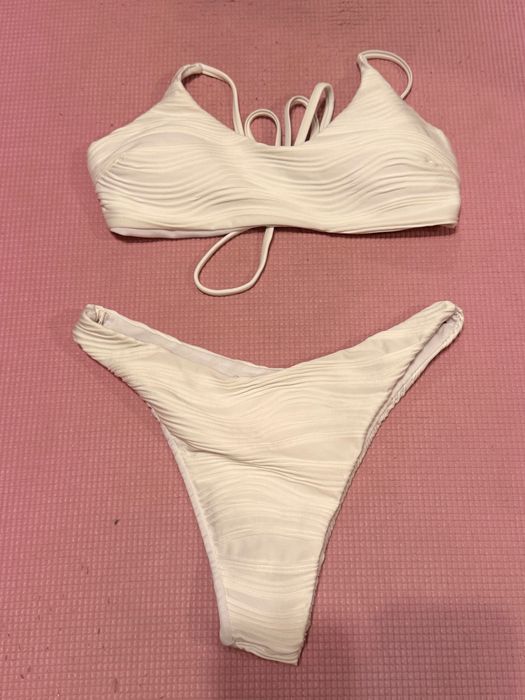 Białe bikini z marszczeniami S