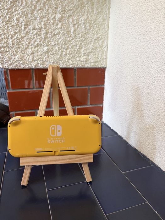 Nintendo Switch Lite amarela