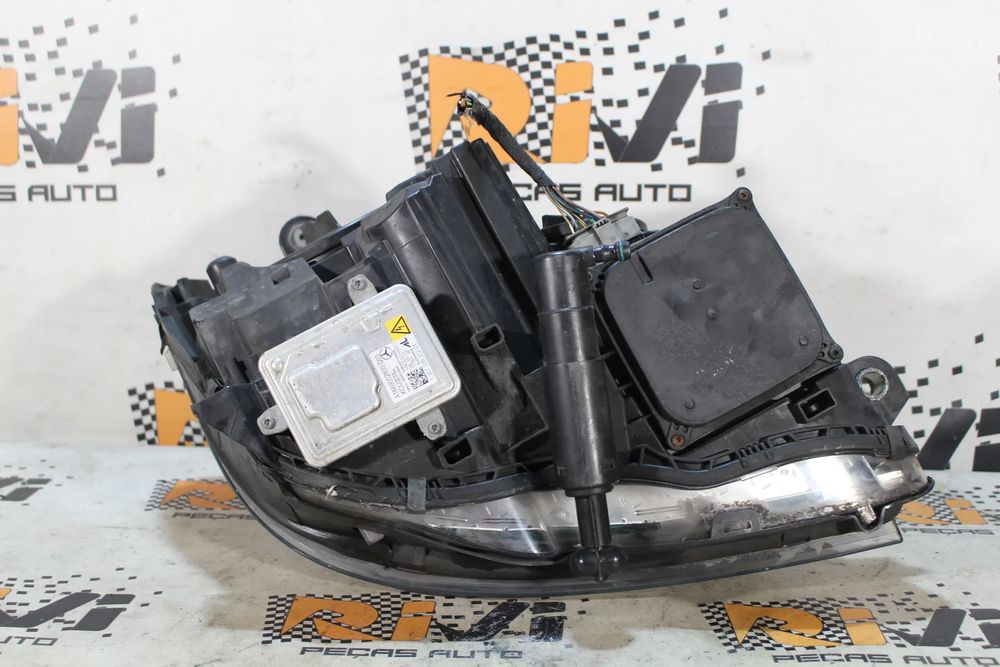 Ótica / farol esquerda MERCEDES-BENZ Classe C (W204)