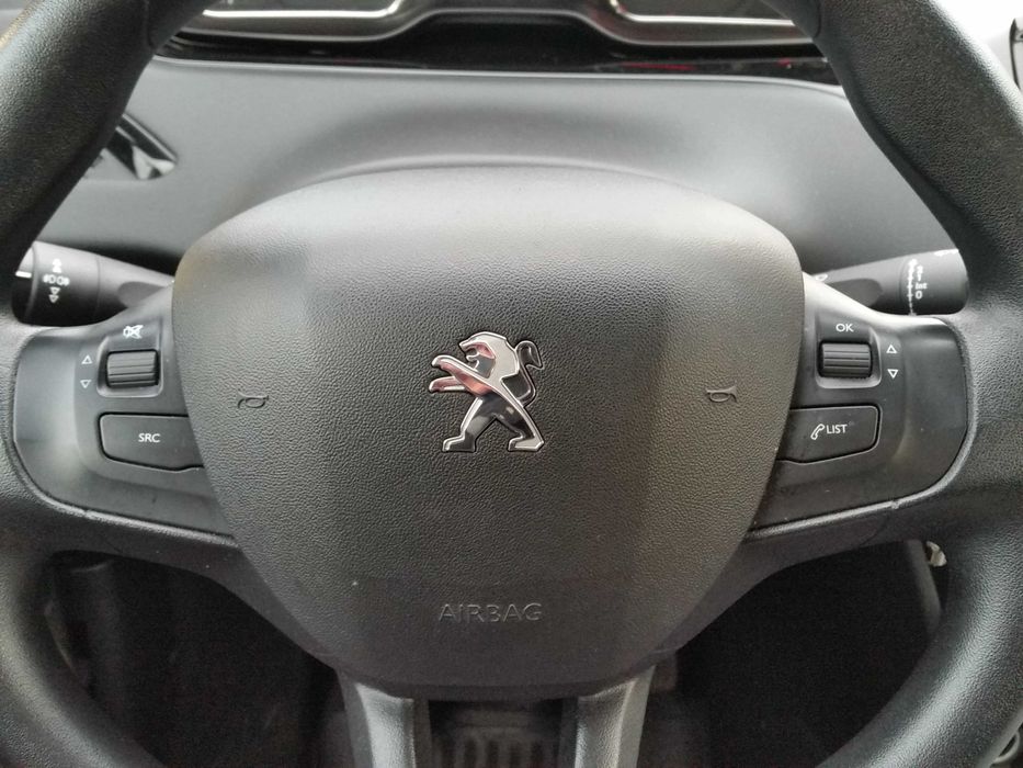 Peugeot 208, benzyna 1.2, 82 KM, salon PL, niski przebieg!